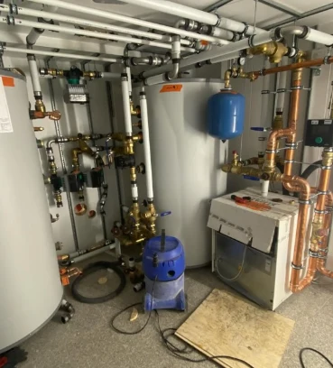 VVS installation med tankar och rör